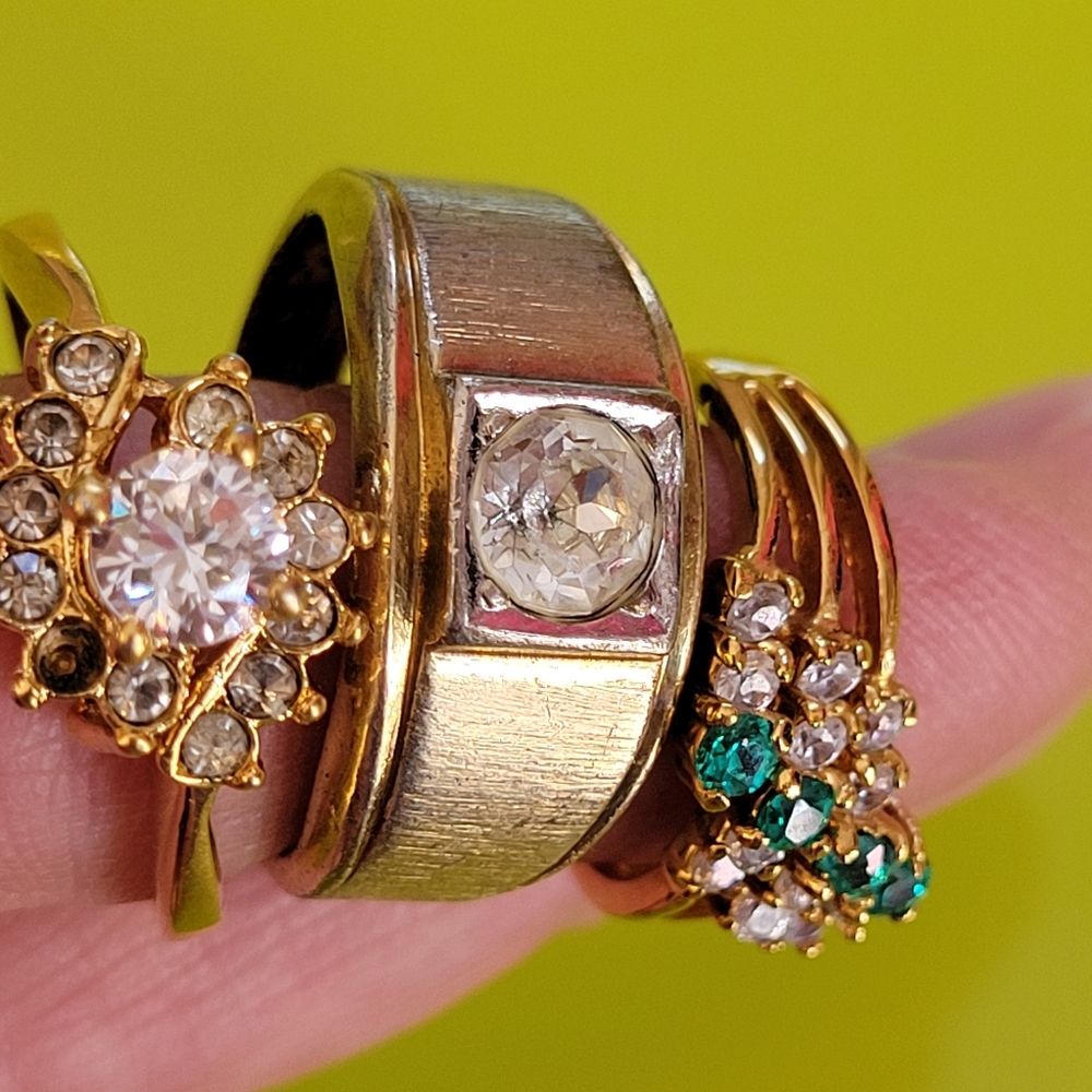 3 Costume Jewelry Rings & Faux Crystal Ring Holder Dish ~ Faux Diamonds! - Picture 1 of 16